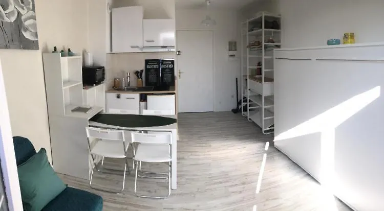 Apartment Studio Renove Balcon Ensoleille Et Calme La Londe-les-Maures